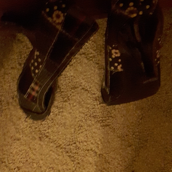 Shoes heels and flats together - Picture 9 of 16